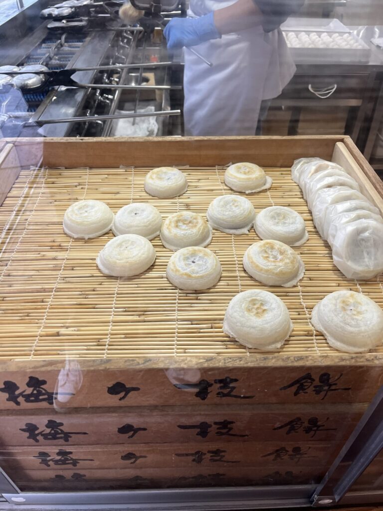 焼きたての太宰府名物・梅ヶ枝餅