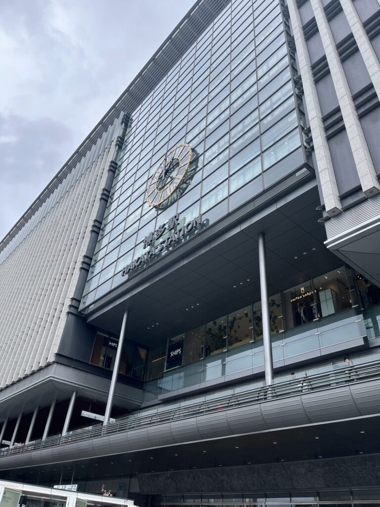 博多のJR博多駅前