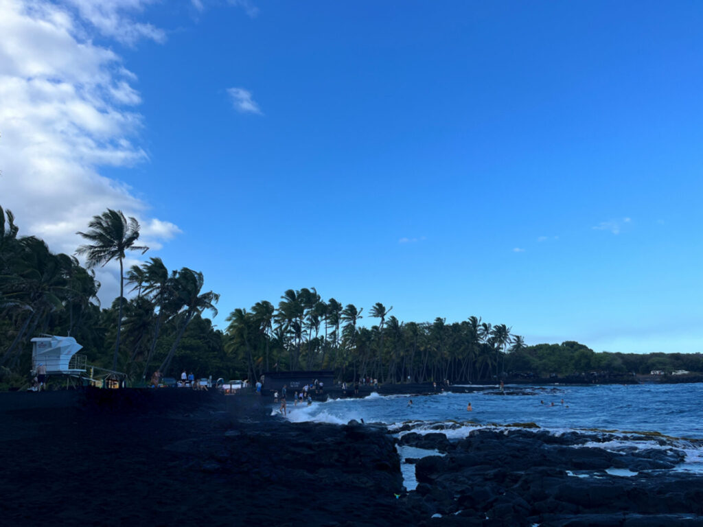 プナルウ黒砂海岸