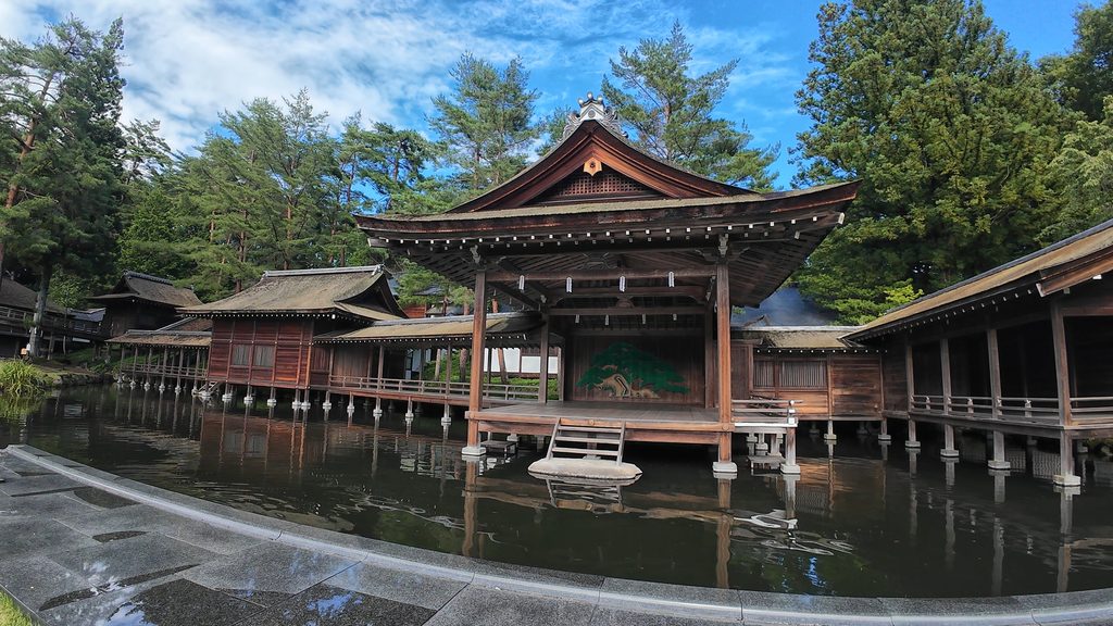 身曾岐神社の境内