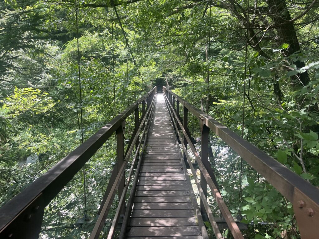尾白川渓谷のつり橋