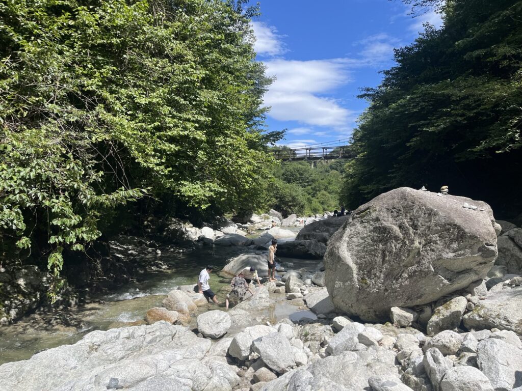 尾白川渓谷の河原